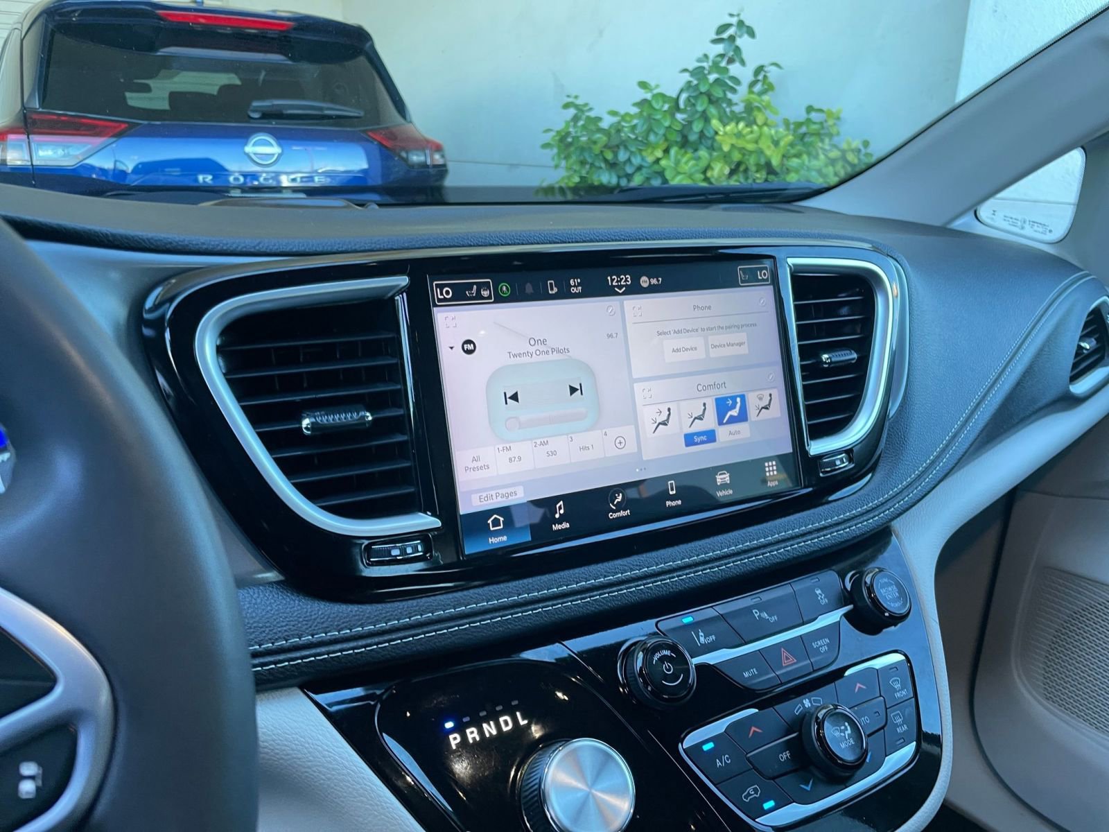 Used 2023 Chrysler Pacifica Touring-L image 20