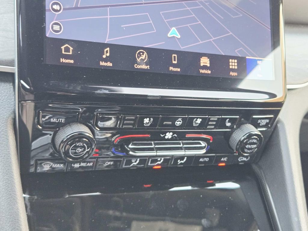 Used 2025 Jeep Grand Cherokee L Limited w/ Luxury Tech Group II image 30