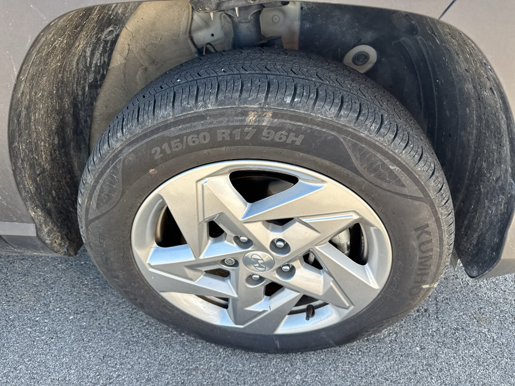 Used 2024 Hyundai Kona SE AWD/4WD image 3
