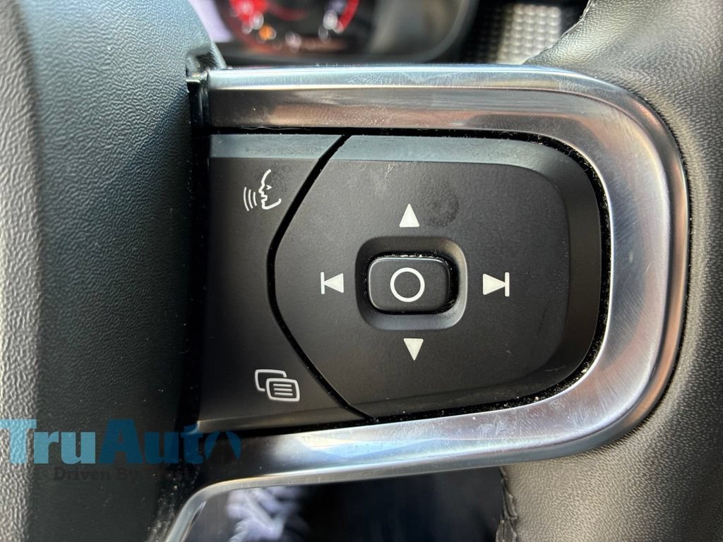 Used 2022 Volvo XC40 T5 R-Design w/ Advanced Package AWD/4WD image 29