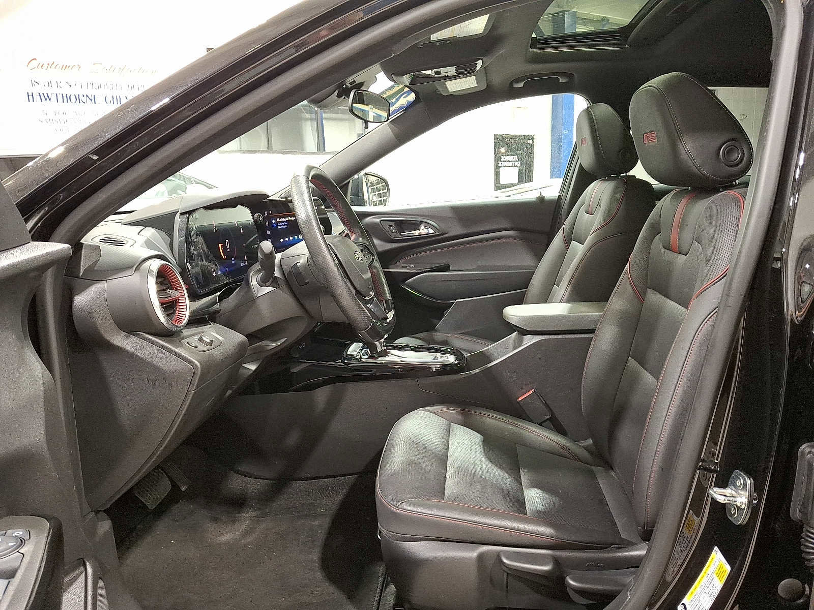 Used 2024 Chevrolet Trax RS w/ Sunroof Package image 13