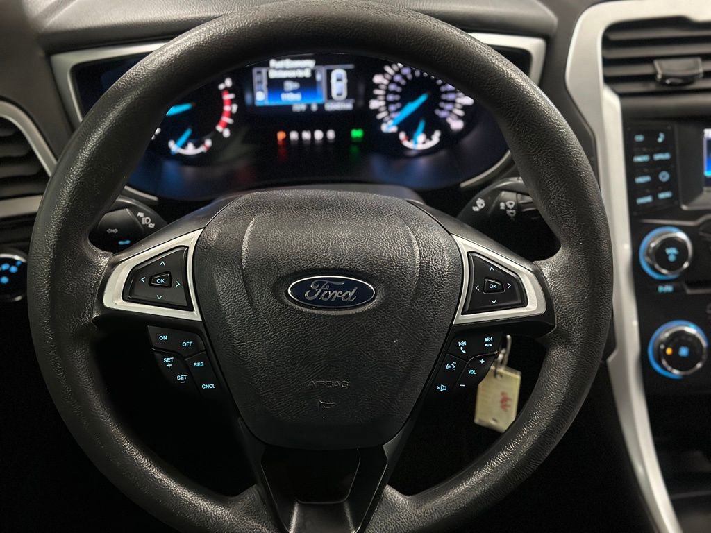 Used 2015 Ford Fusion SE image 3