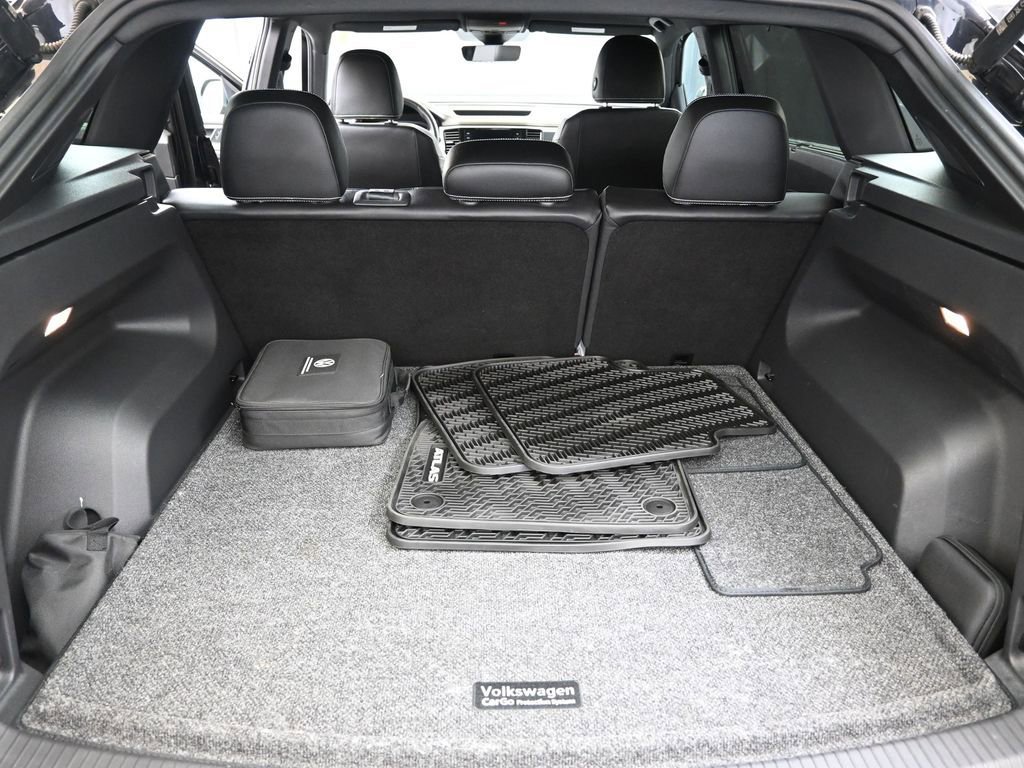 Used 2023 Volkswagen Atlas Cross Sport SEL Premium R-Line AWD/4WD image 19