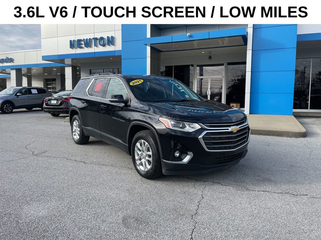 Used 2021 Chevrolet Traverse LT image 1