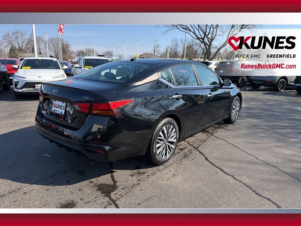 Used 2024 Nissan Altima 2.5 SV FWD image 4