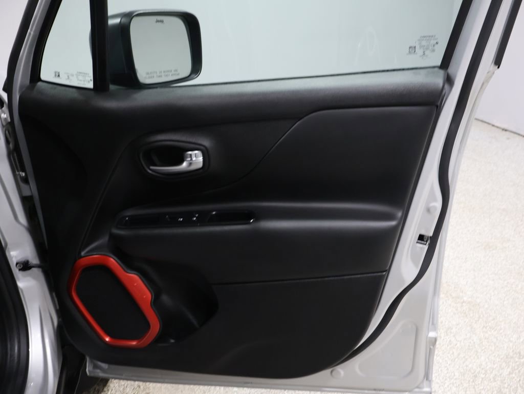 Used 2015 Jeep Renegade Trailhawk image 23