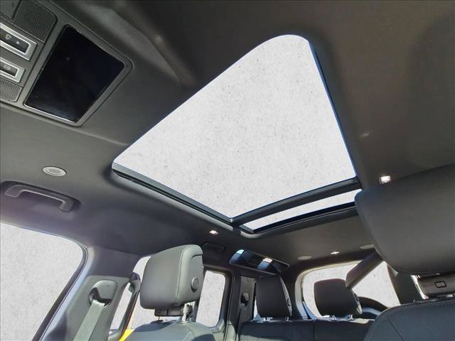 New 2026 Land Rover Defender 110 X-Dynamic SE AWD/4WD image 20