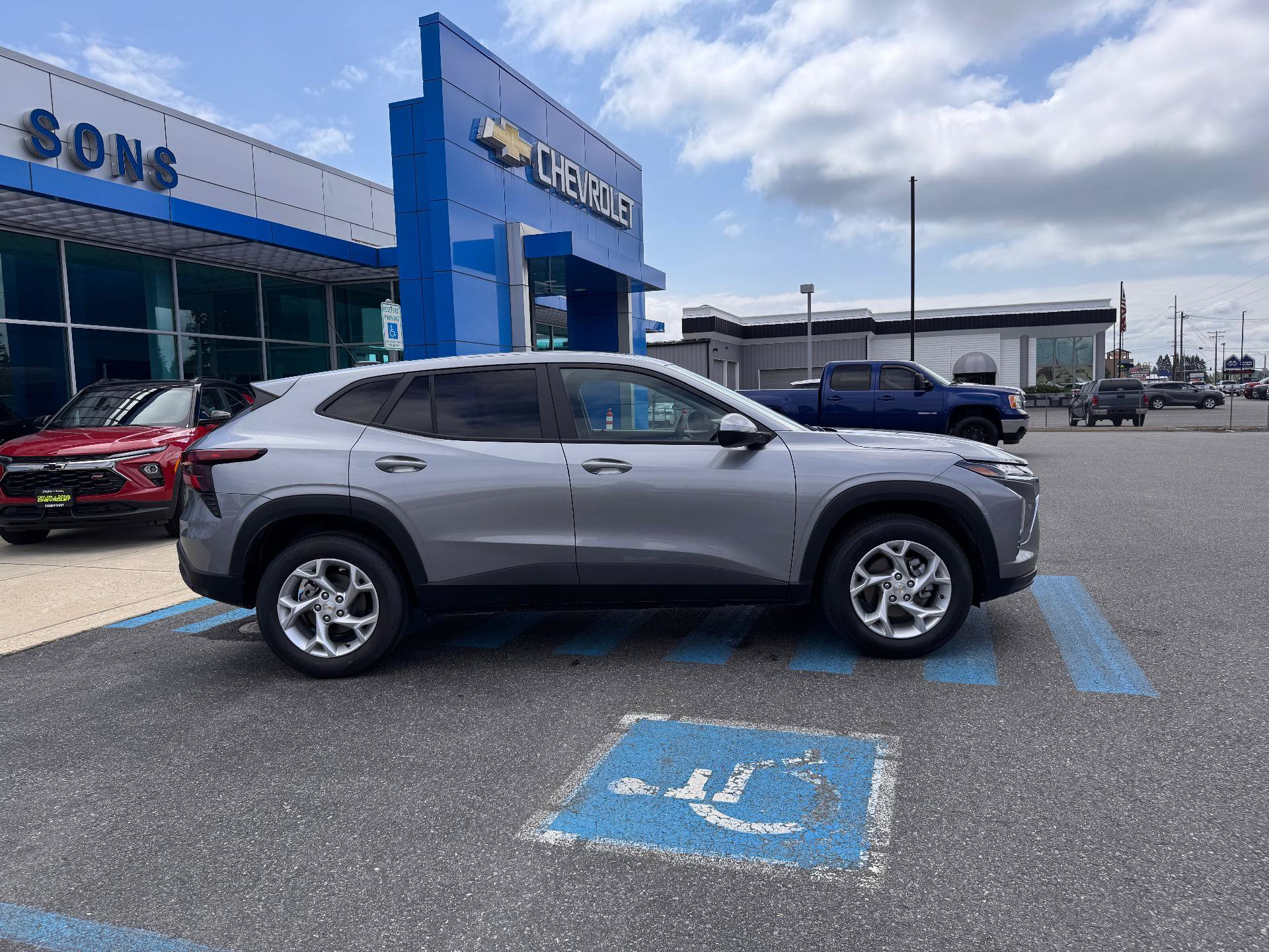 New 2026 Chevrolet Trax LS w/ LS Convenience Package FWD image 8