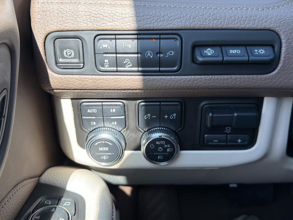 Used 2021 GMC Yukon Denali w/ Denali Premium Package image 24