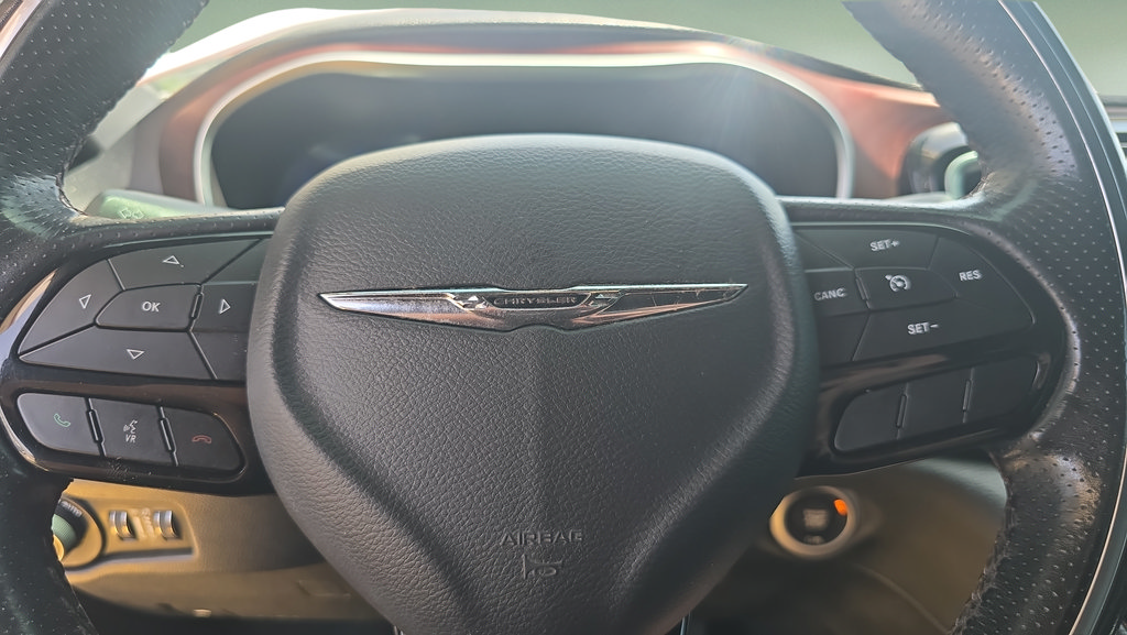Used 2020 Chrysler Pacifica Limited FWD image 12