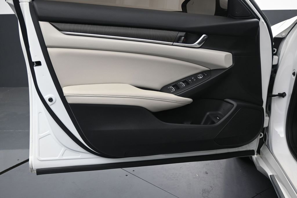 Used 2020 Honda Accord EX image 10