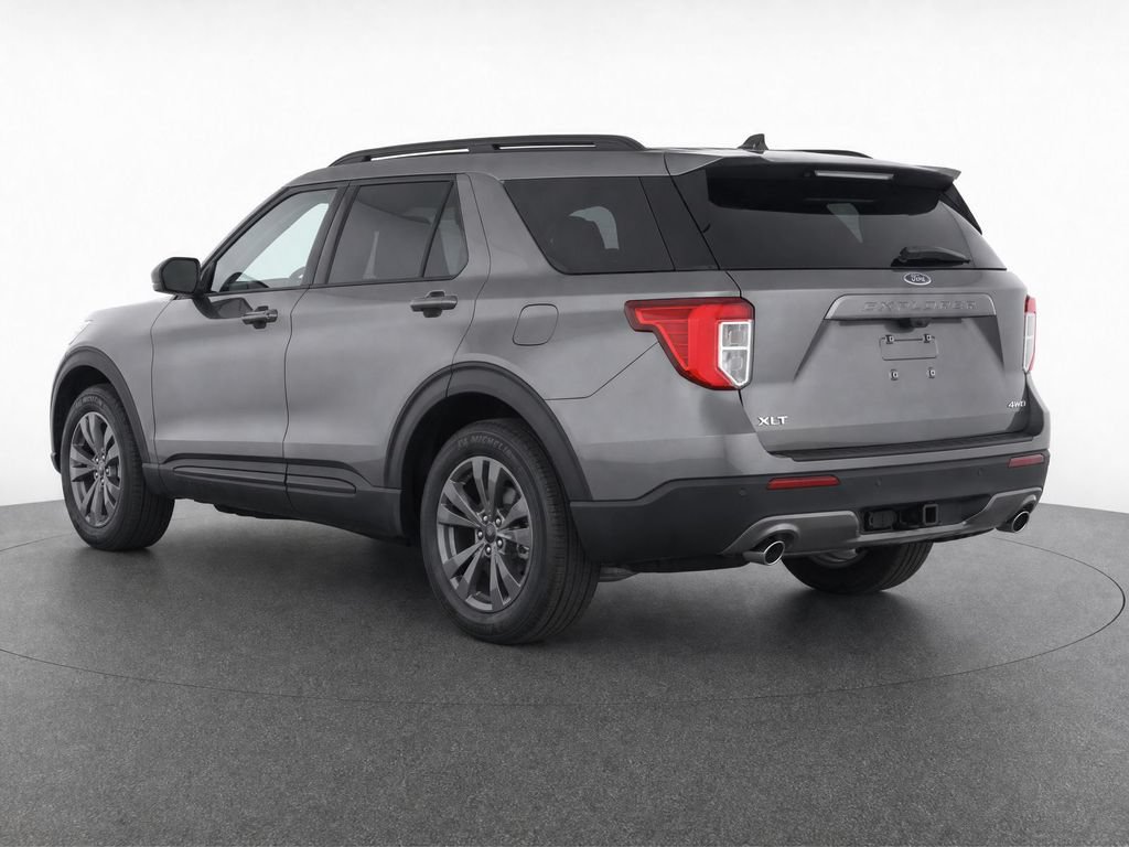 Used 2023 Ford Explorer XLT w/ Equipment Group 202A AWD/4WD image 19