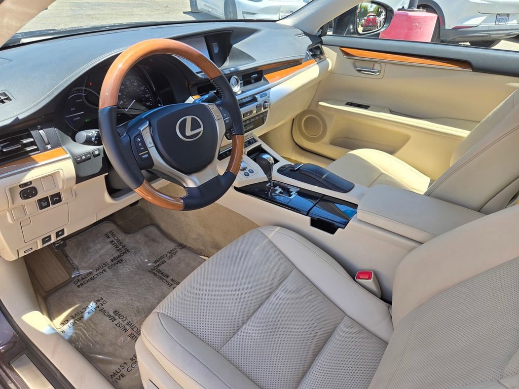 Used 2013 Lexus ES 300h w/ Luxury Pkg FWD image 10