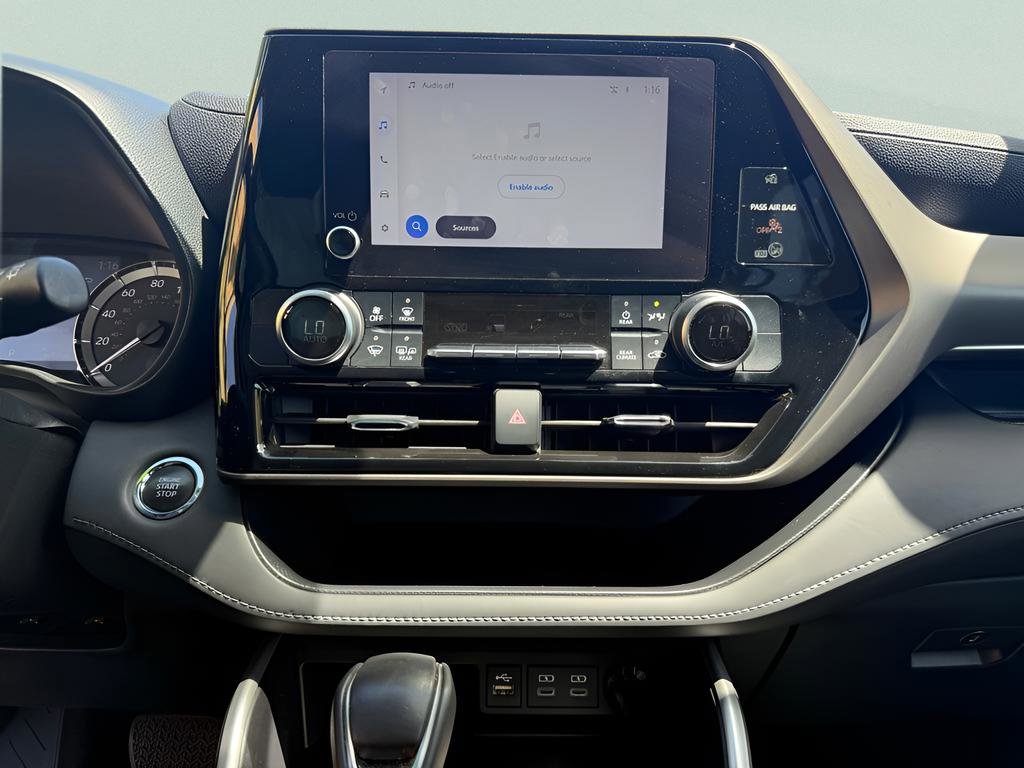 Used 2023 Toyota Highlander LE image 18