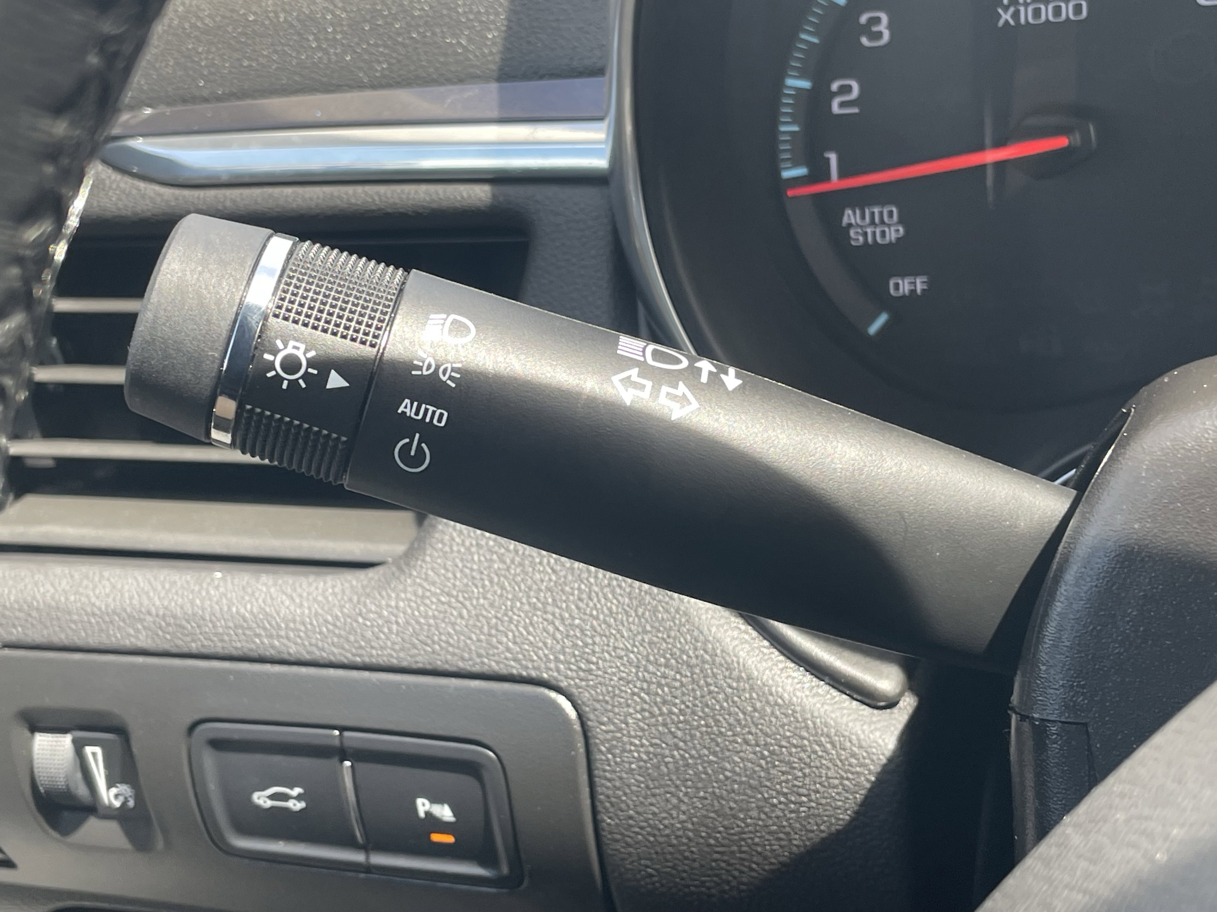 Used 2015 Chevrolet Impala LT w/ Convenience Package FWD image 17