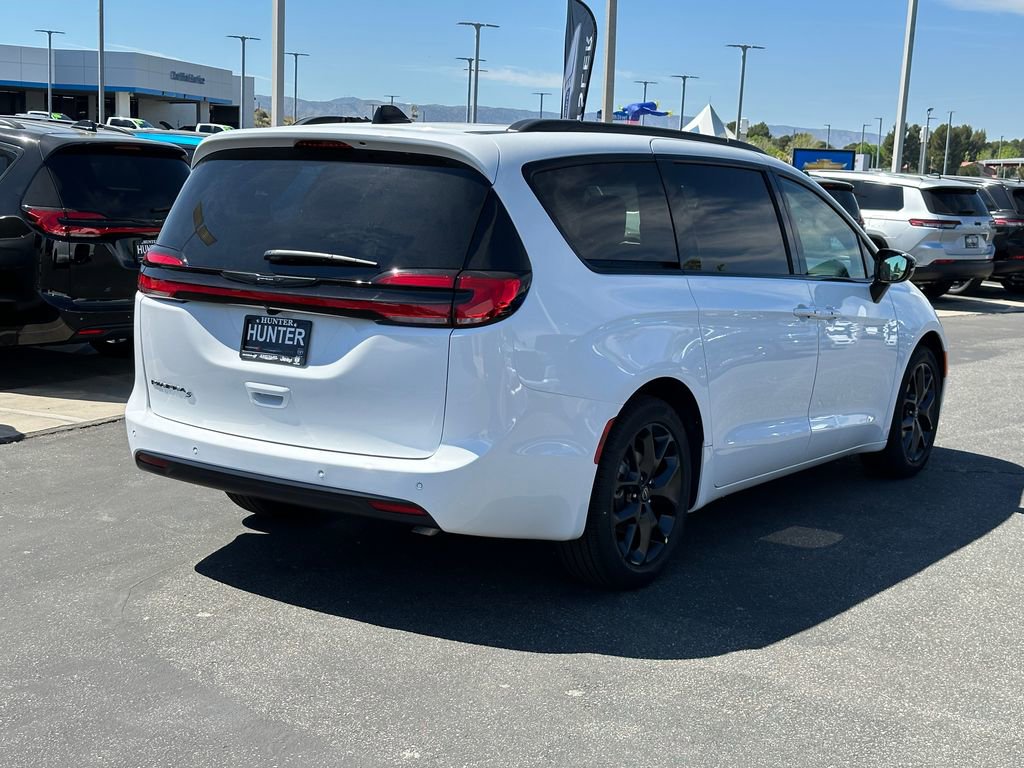 New 2026 Chrysler Pacifica Select FWD image 7