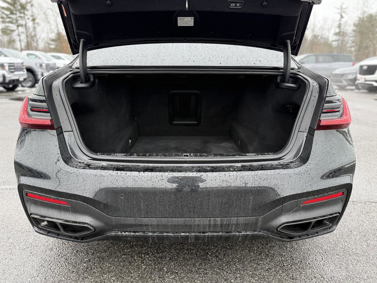 Used 2020 BMW M760i xDrive w/ Luxury Rear Seating Package image 10