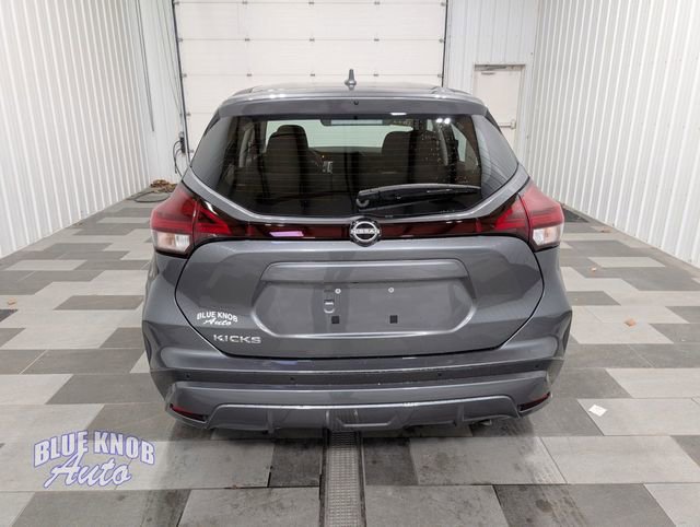 Used 2025 Nissan Kicks Play S image 3