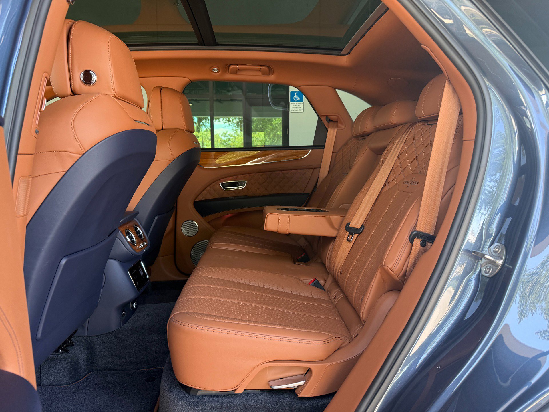 Used 2021 Bentley Bentayga AWD/4WD image 29