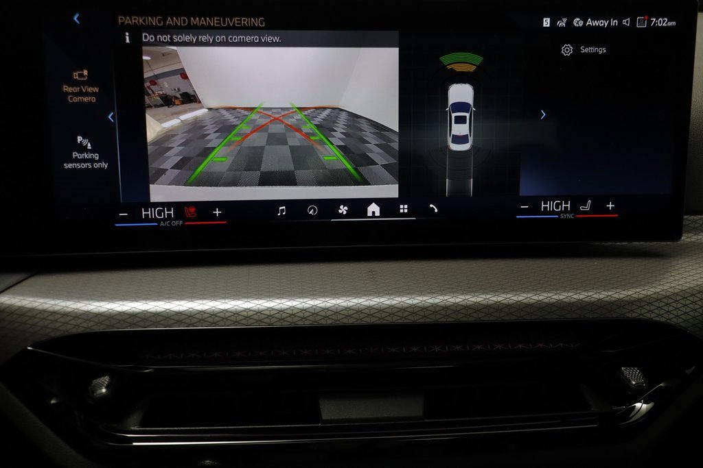 New 2026 BMW 330i Sedan w/ Convenience Package image 10