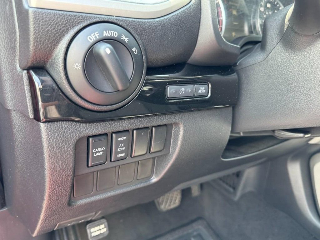 Used 2020 Nissan Titan SV w/ SV Convenience Package RWD image 16