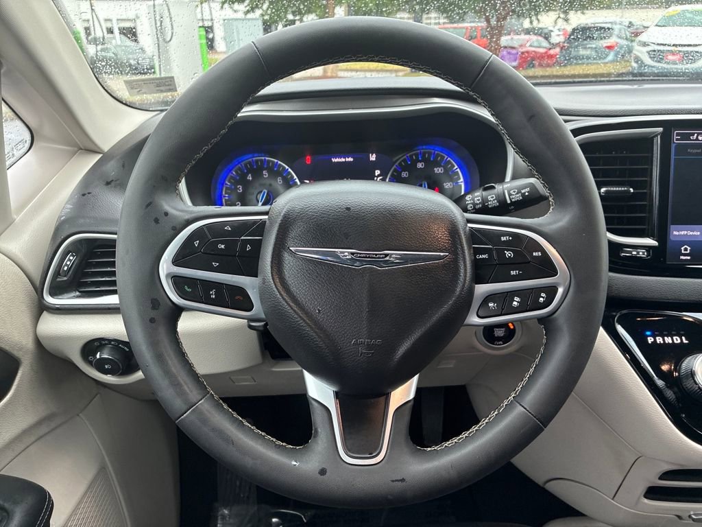 Used 2024 Chrysler Pacifica Touring-L image 15
