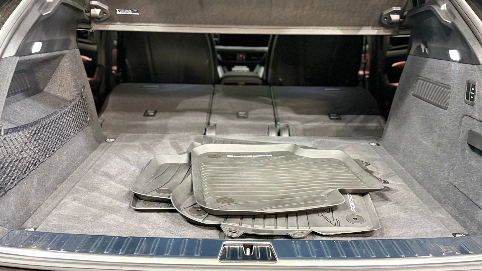 Used 2025 Porsche Cayenne Coupe image 36