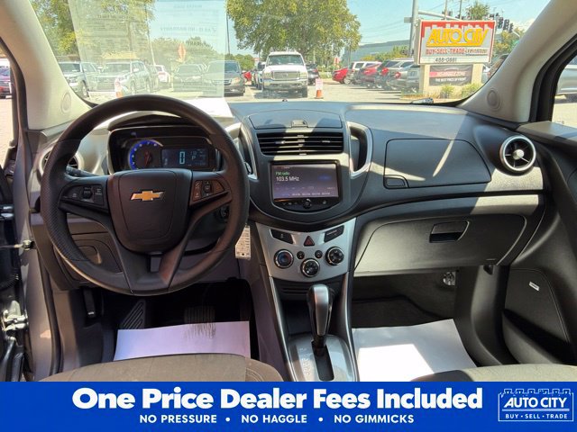 Used 2015 Chevrolet Trax LT w/ LT Sun and Sound Package FWD image 11