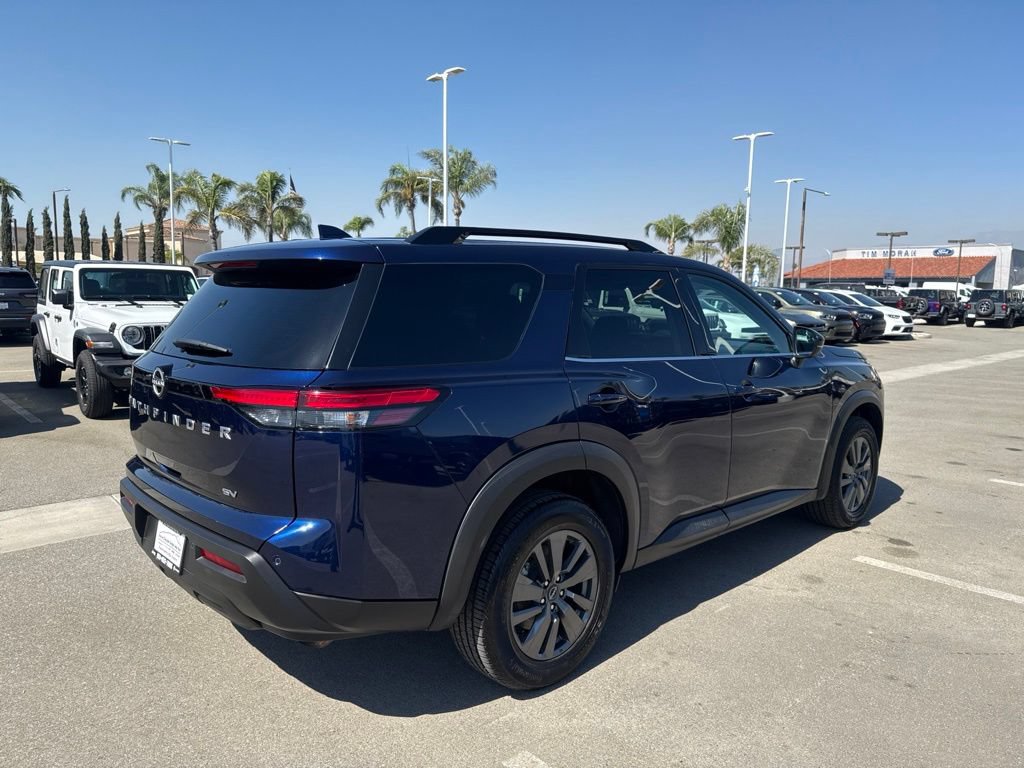 Used 2024 Nissan Pathfinder SV FWD image 8