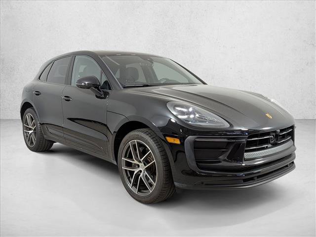Certified 2025 Porsche Macan AWD/4WD image 7