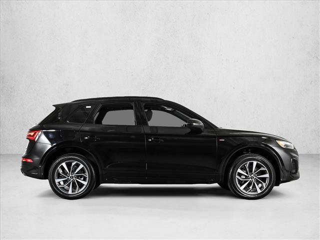 Certified 2024 Audi Q5 2.0T Premium w/ Summer of Audi Package AWD/4WD image 4