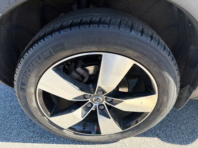 Used 2021 Volvo XC40 T4 Momentum image 17