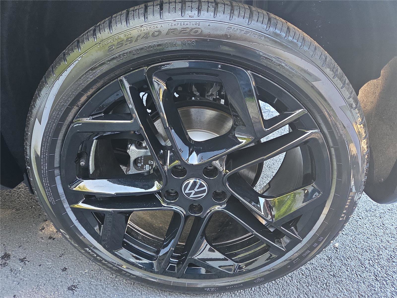 New 2025 Volkswagen Tiguan SE R-Line image 10