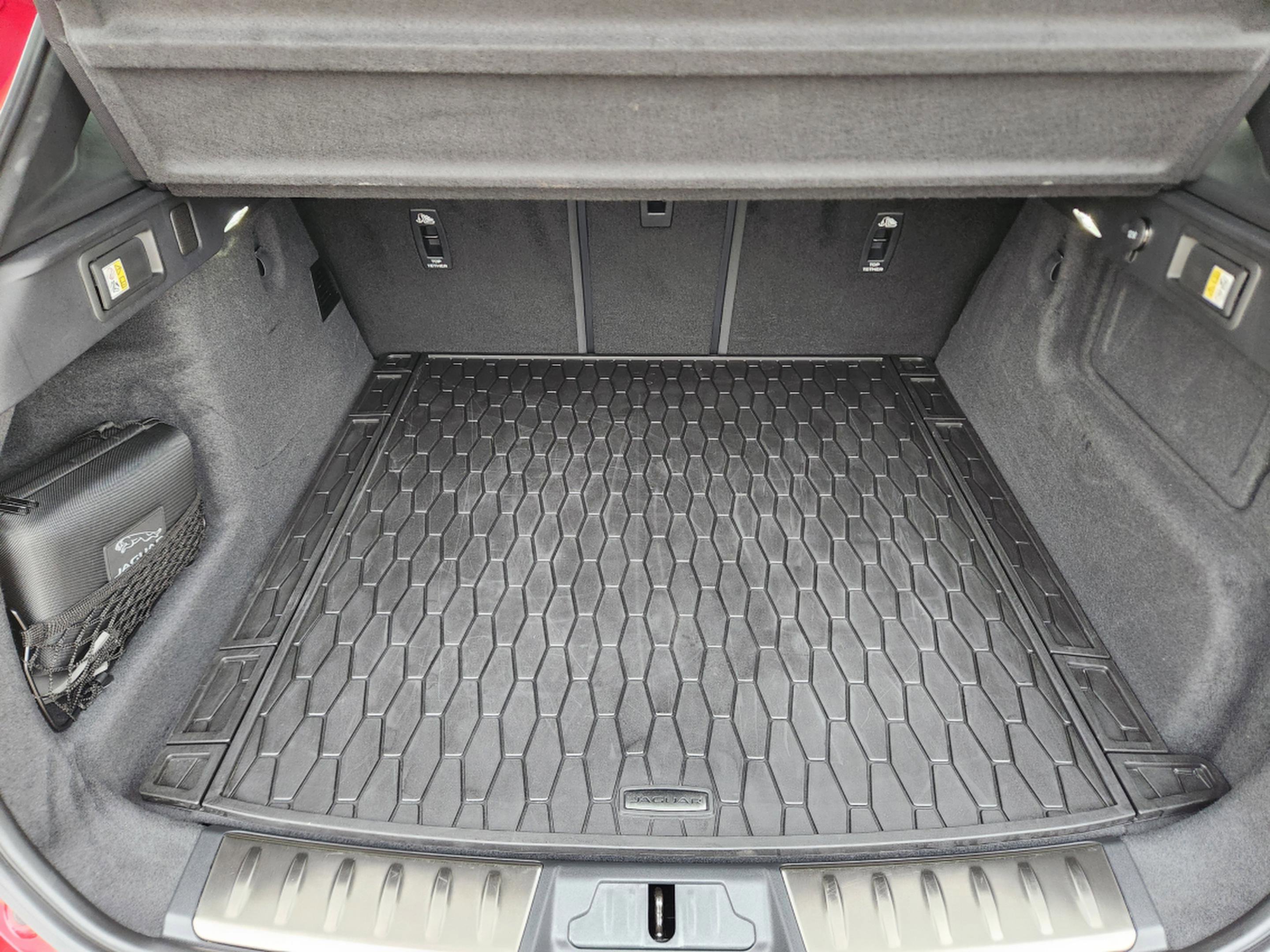 Certified 2026 Jaguar F-PACE R-Dynamic S AWD/4WD image 29