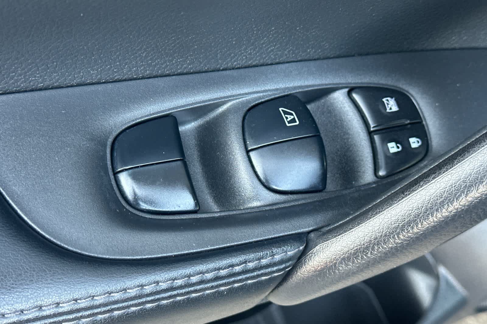 Used 2020 Nissan Rogue Sport SL AWD/4WD image 13