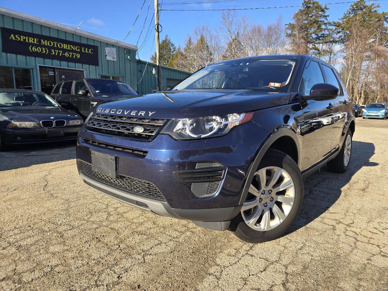 Used 2017 Land Rover Discovery Sport SE image 2