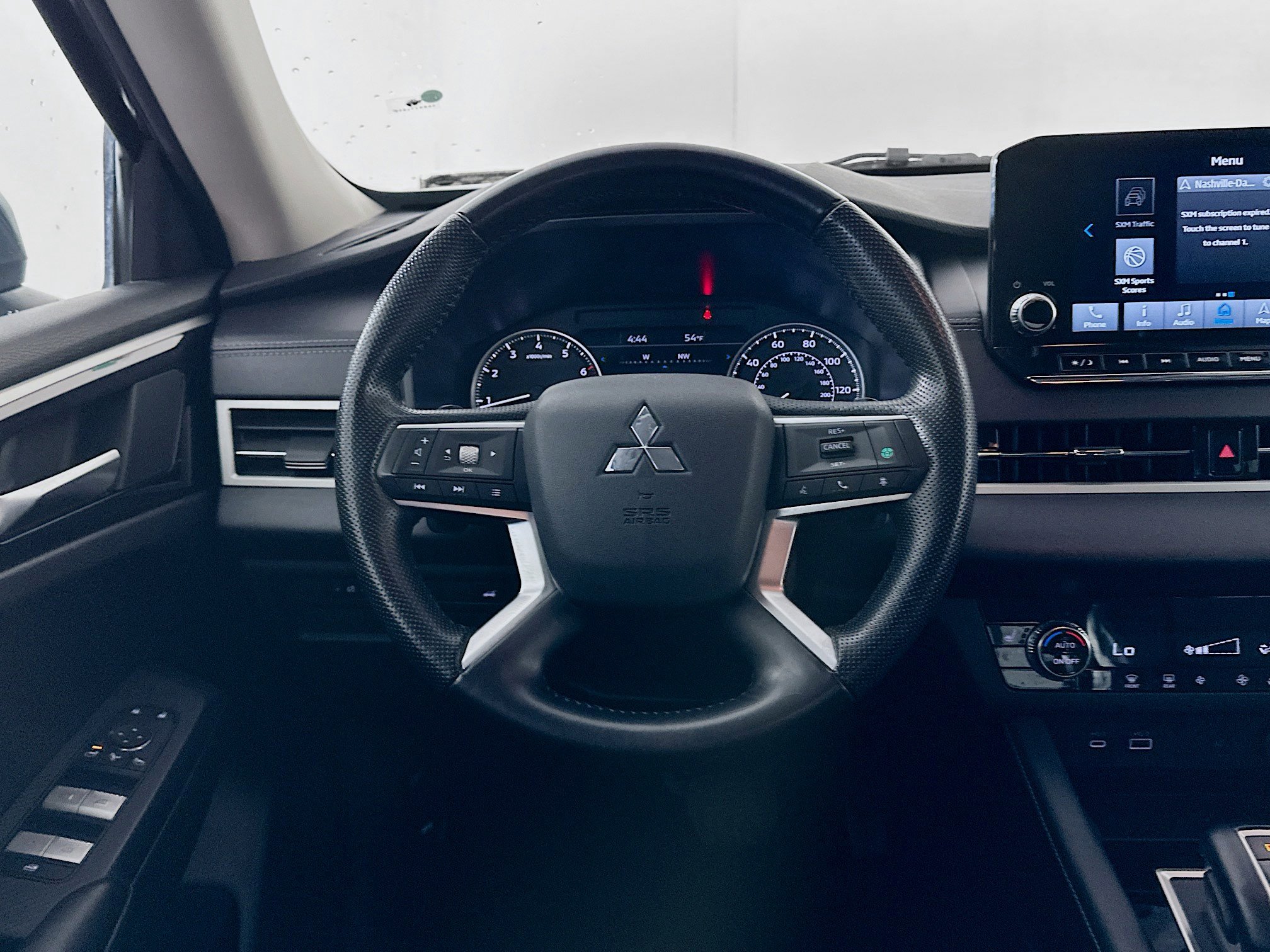 Used 2024 Mitsubishi Outlander SE image 18