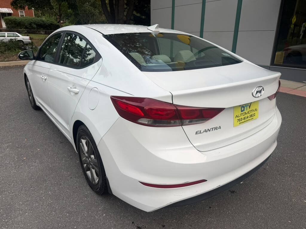 Used 2017 Hyundai Elantra SE FWD image 3