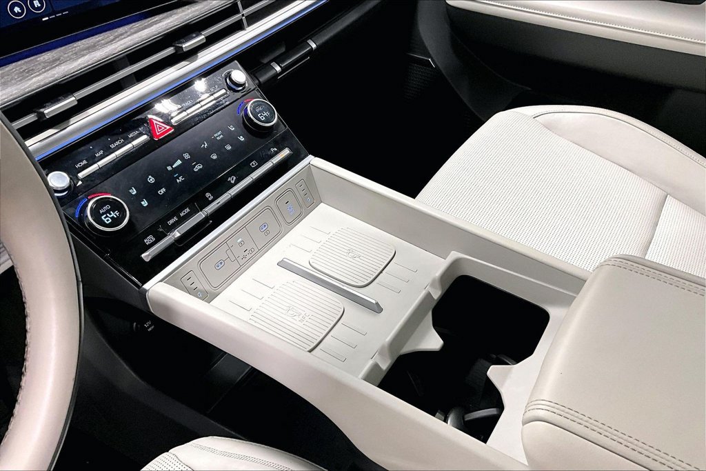 Certified 2025 Hyundai Santa Fe Calligraphy FWD image 17