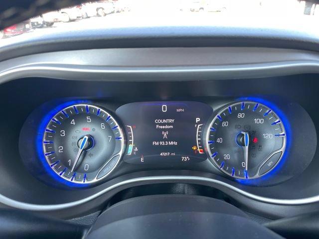 Used 2021 Chrysler Pacifica Touring-L FWD image 9