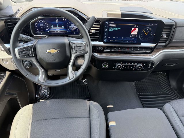 Used 2023 Chevrolet Silverado 1500 LT AWD/4WD image 3
