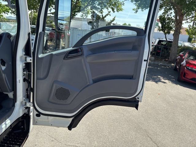 Used 2020 Isuzu NPR RWD image 15