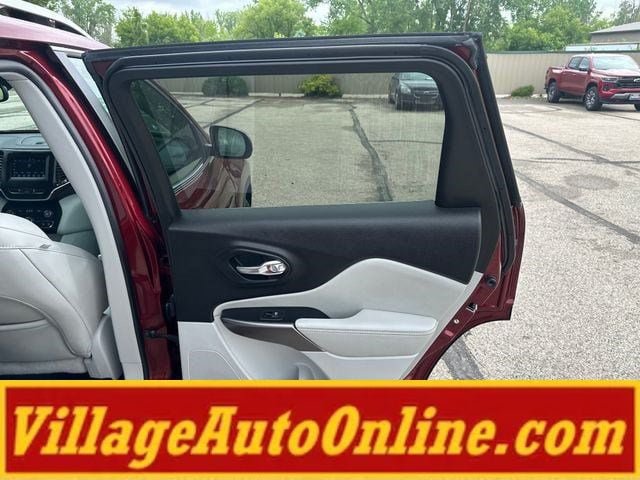 Used 2021 Jeep Cherokee Latitude Lux FWD image 36