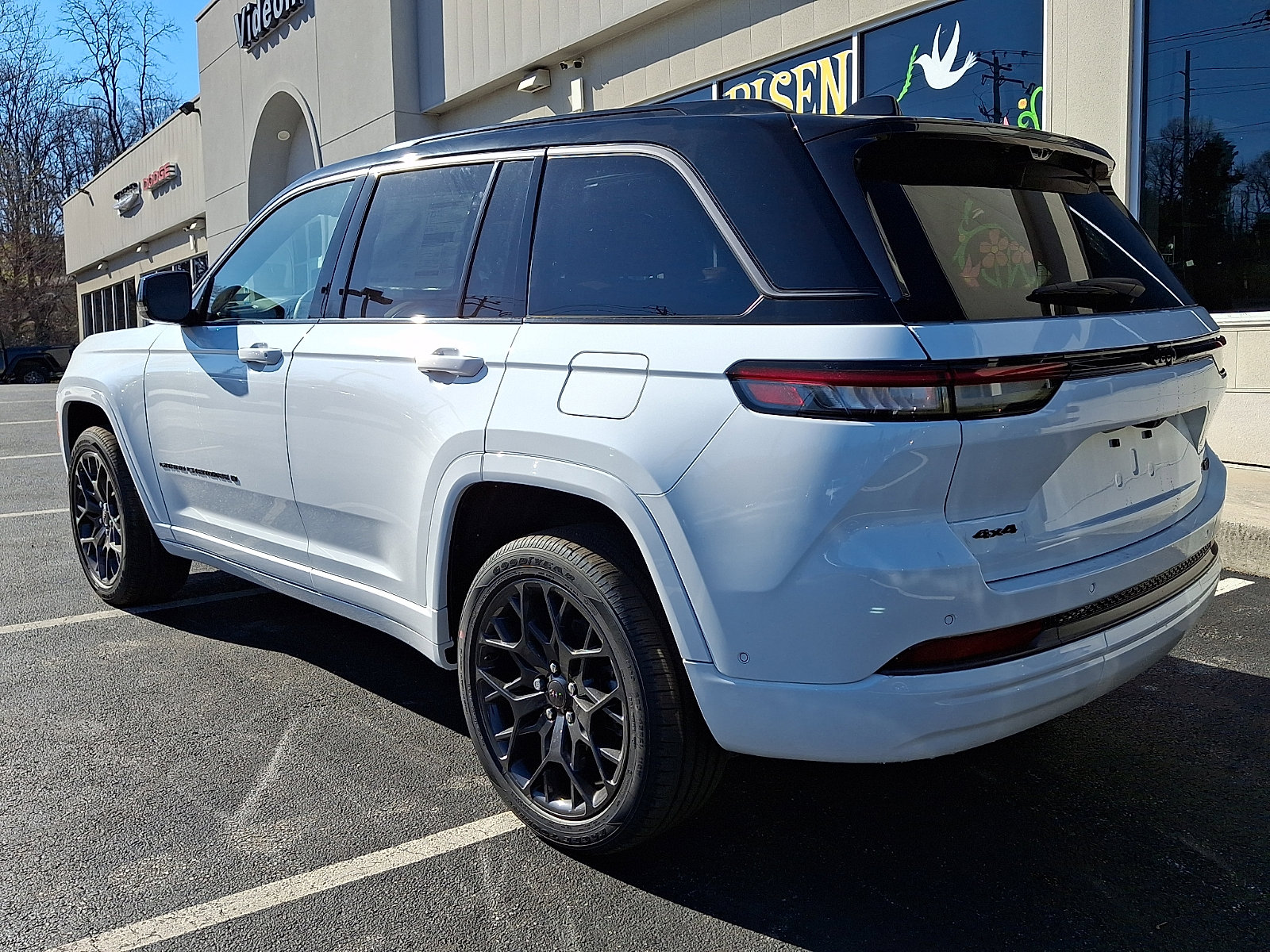 New 2026 Jeep Grand Cherokee Summit image 4