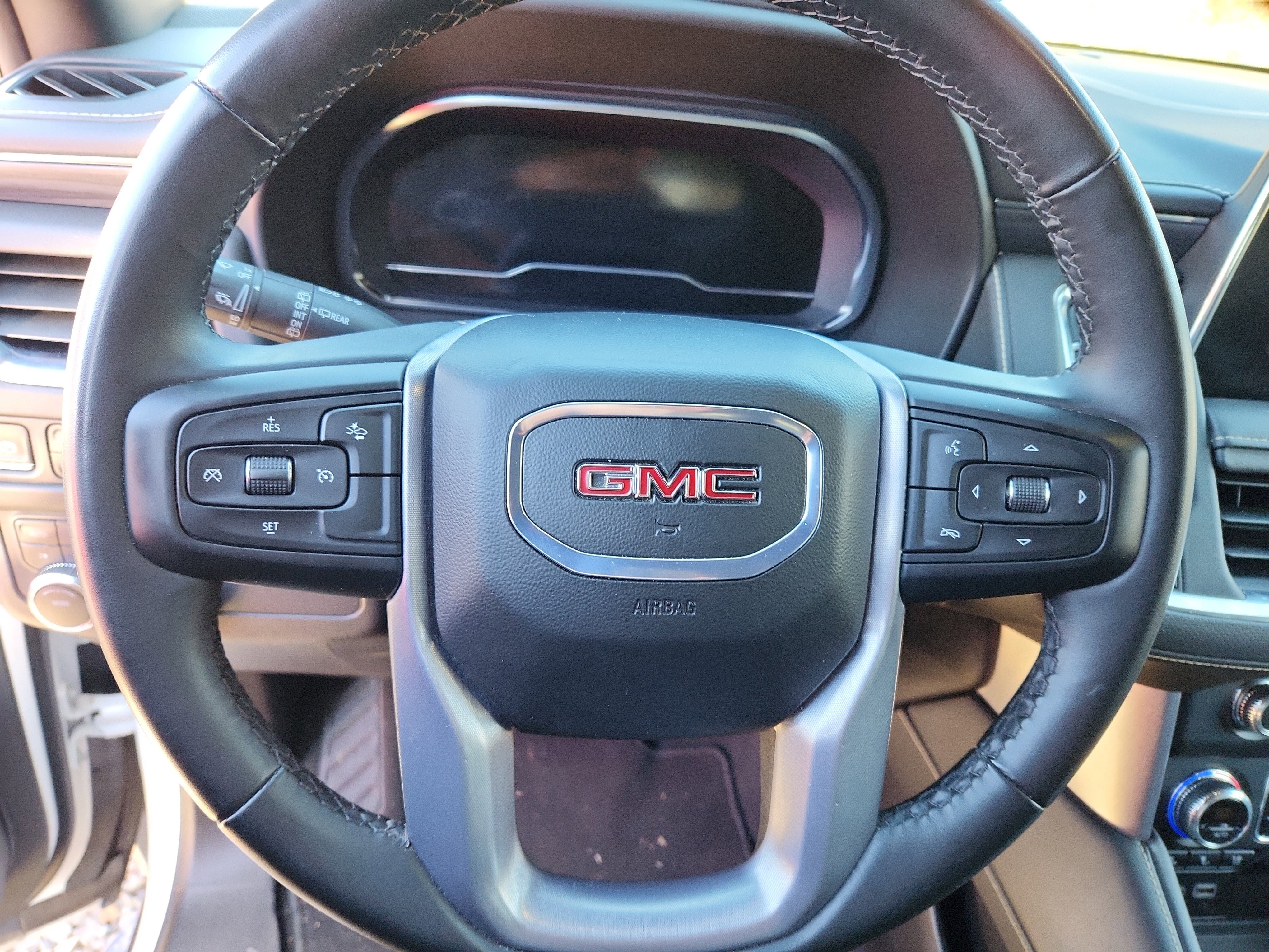 Used 2024 GMC Yukon SLT image 12