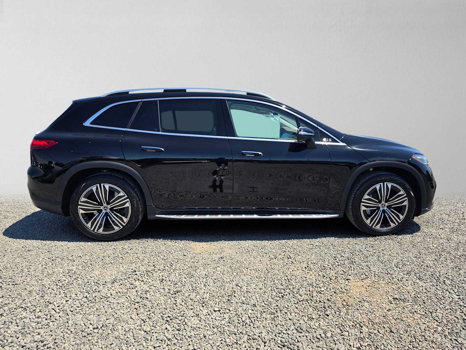 New 2026 Mercedes-Benz EQS 400 4MATIC SUV image 2