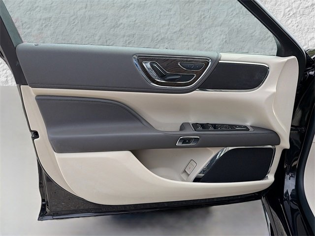 Used 2020 Lincoln Continental AWD image 21