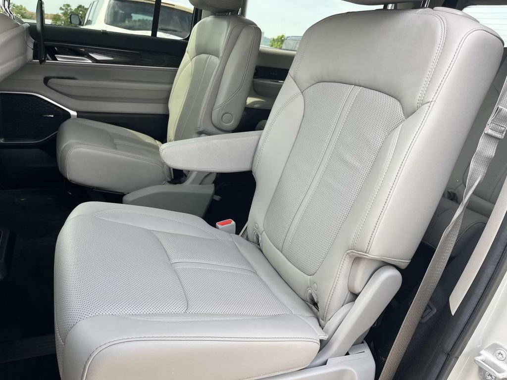 Used 2022 Jeep Wagoneer Series III w/ Convenience Group I AWD/4WD image 22