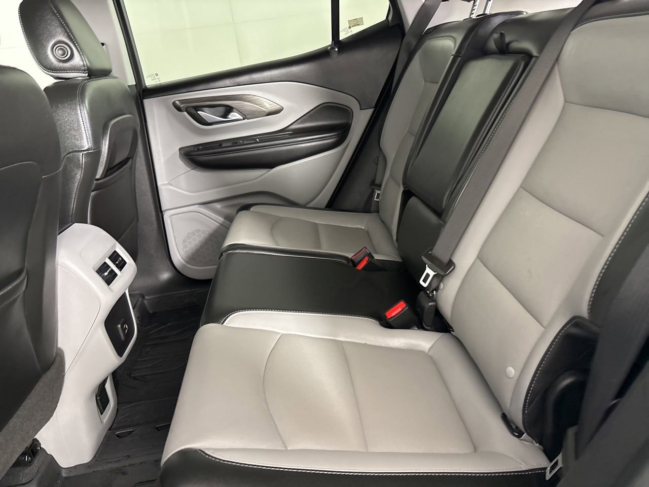 Used 2022 GMC Terrain SLT w/ LPO, Floor Liner Package image 22