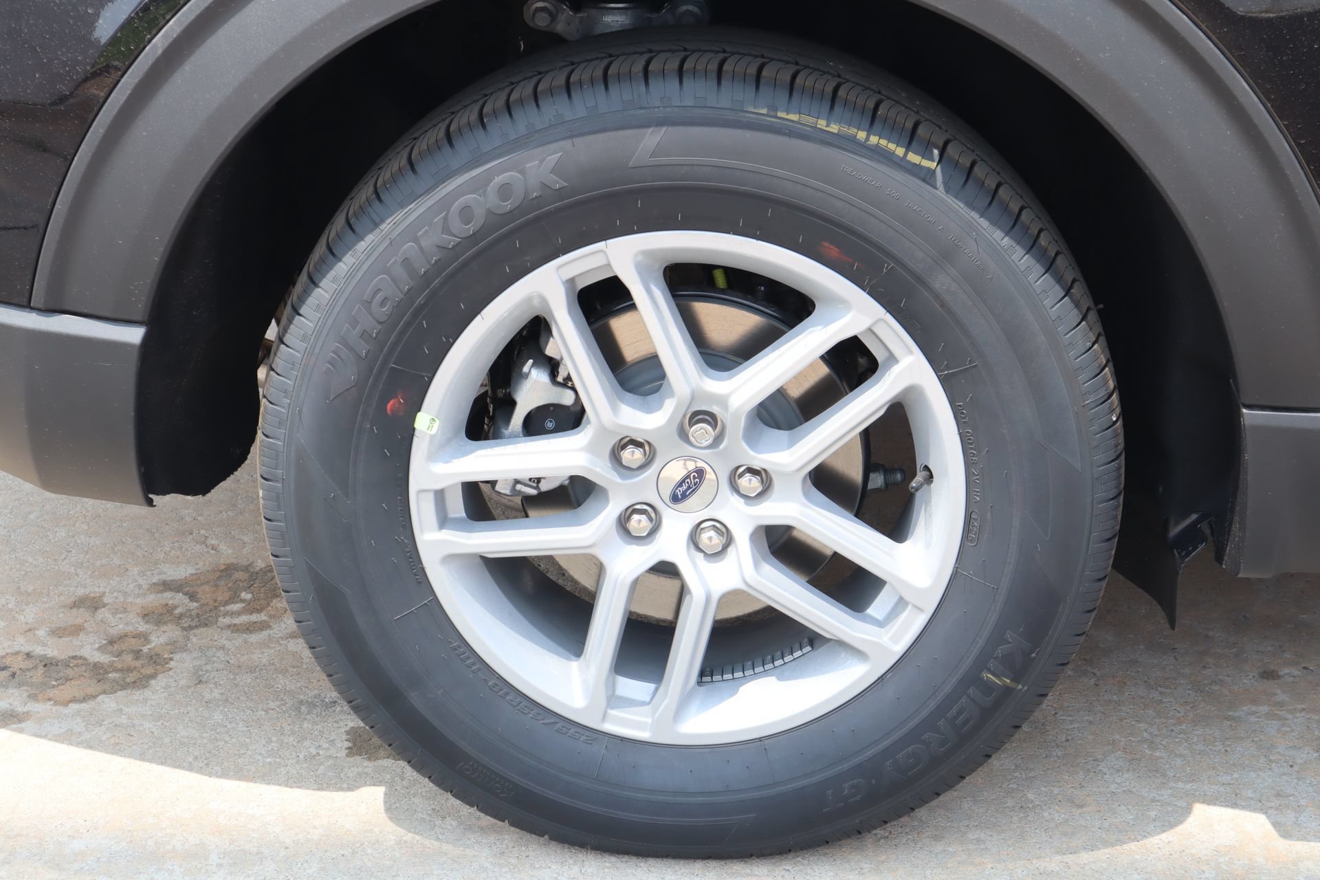 New 2026 Ford Explorer Active RWD image 18